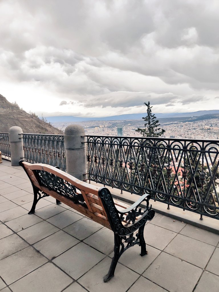 Скамейка в Тбилиси