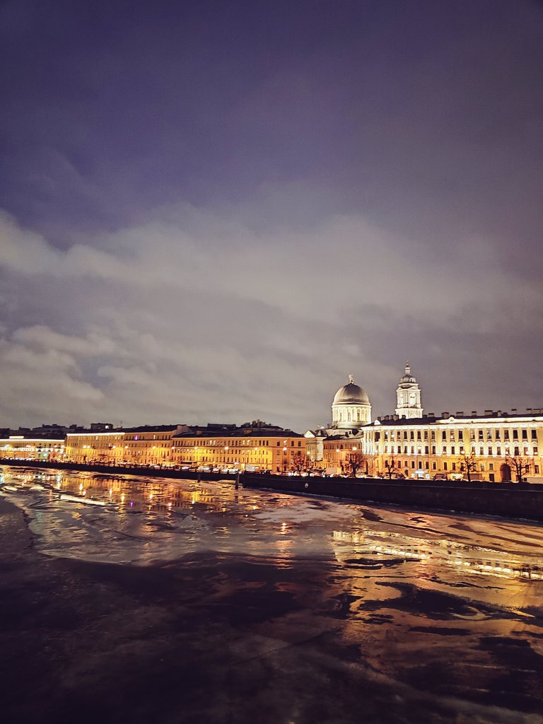 Поздний вечер зимой в Петербурге