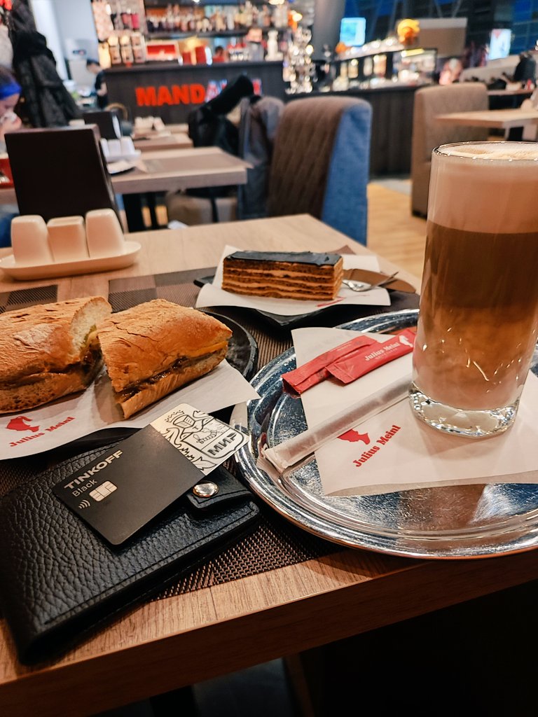 Кафе в аэропорту