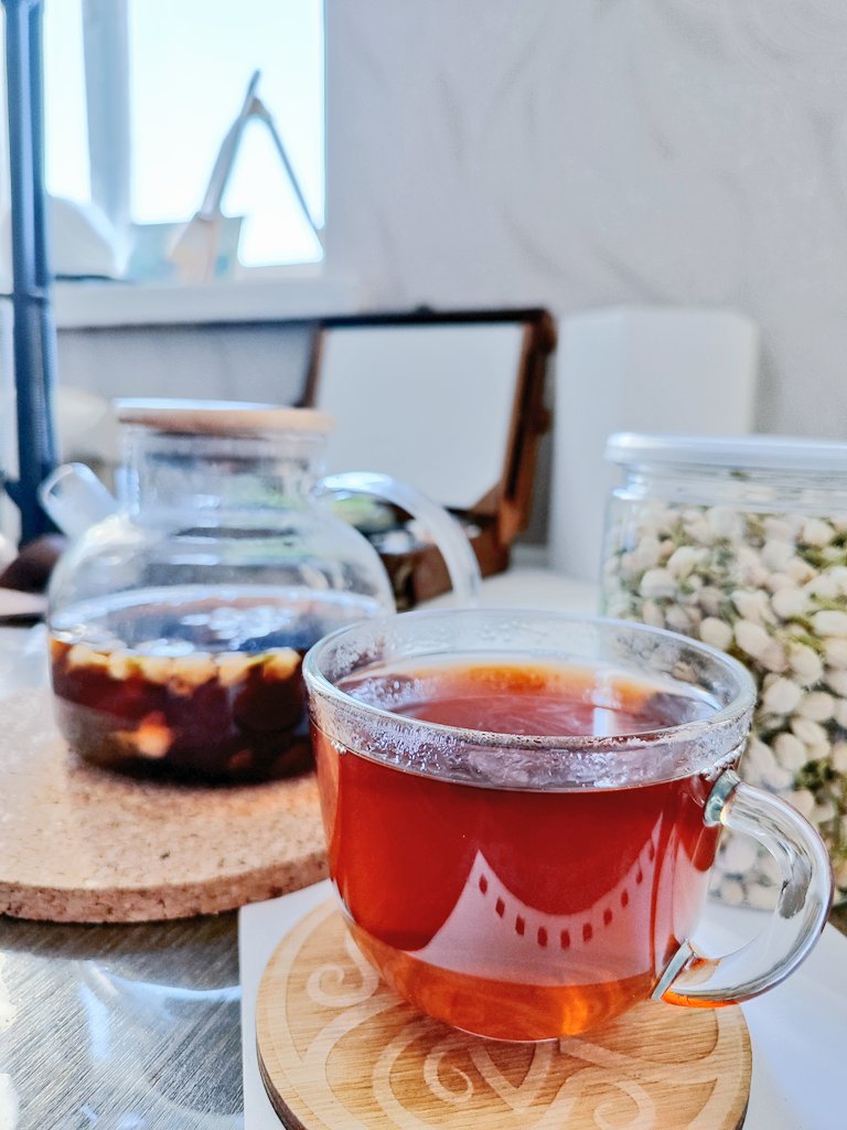 Чай с цветками жасмина