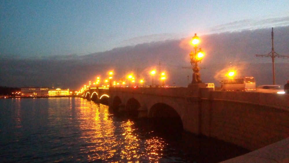 Троицкий мост ночью